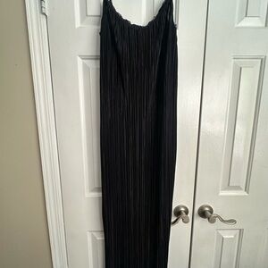 Elegant Black Pleated Maxi Dress
